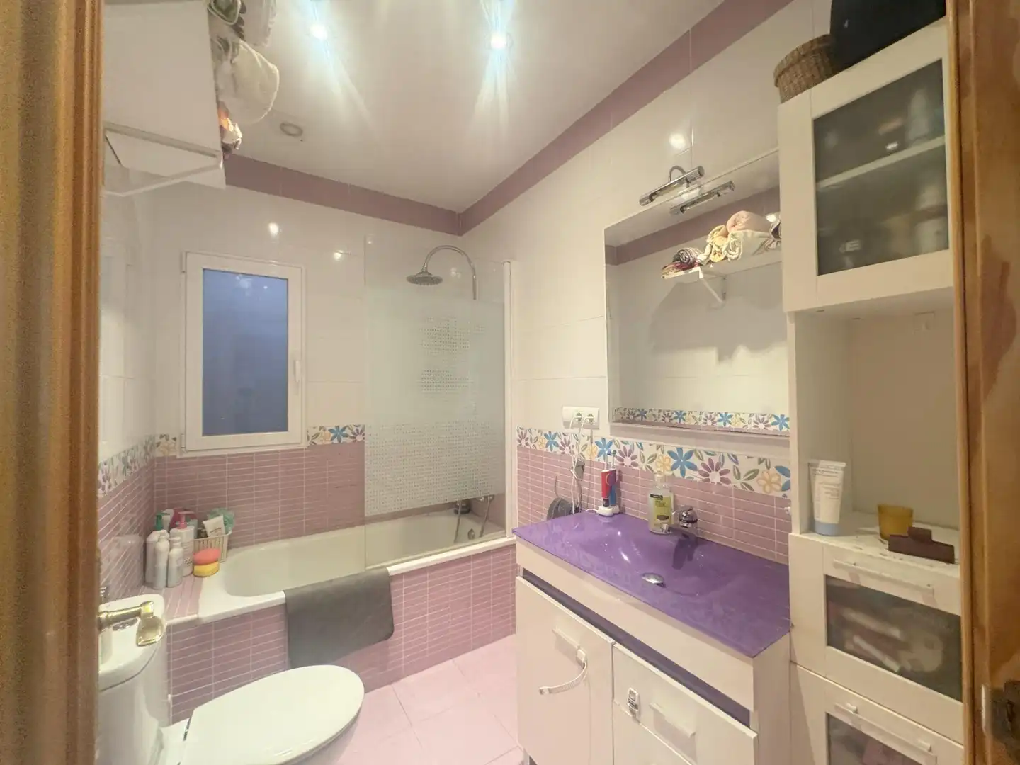 Badezimmer von Wohnung zum Verkauf in Candeleda mit Klimaanlage und Heizung