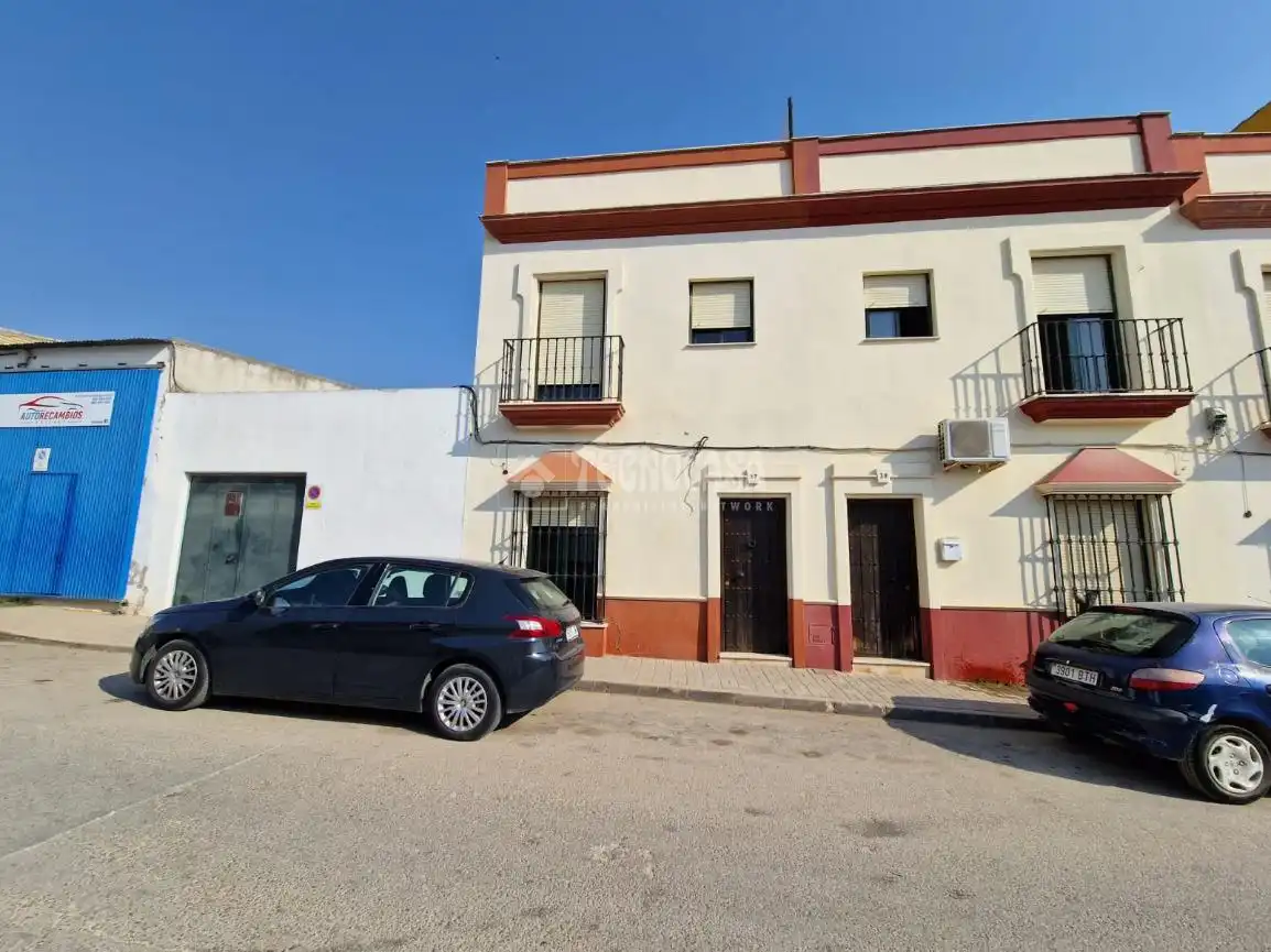 Vista exterior de Casa o chalet en venta en La Lantejuela  con Aire acondicionado, Calefacción y Terraza