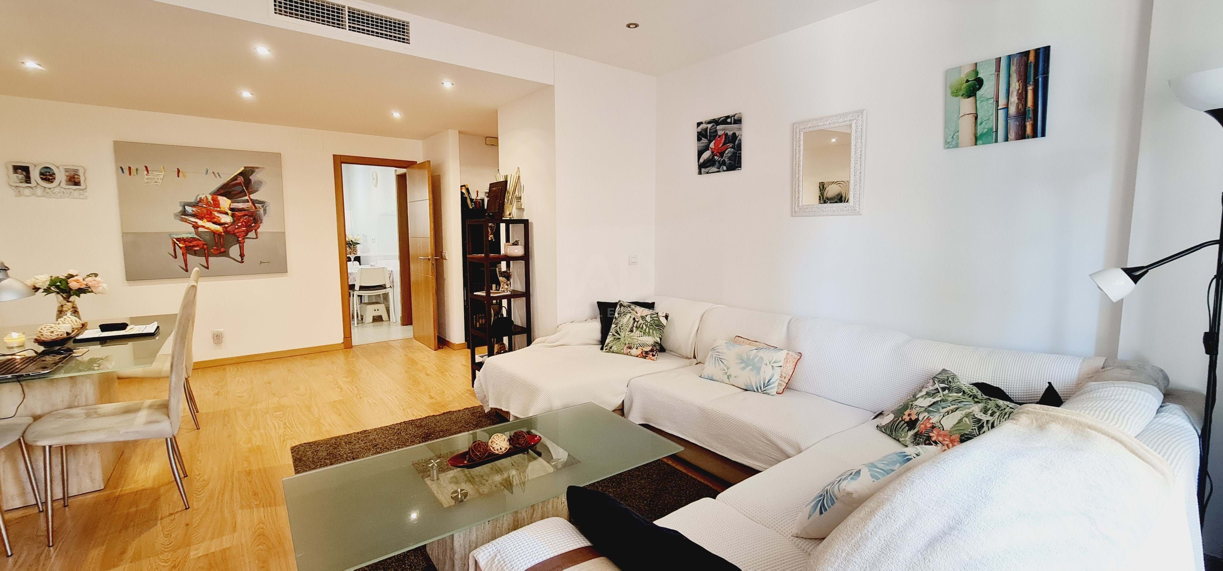 Sala d'estar de Pis en venda en Estepona amb Aire condicionat, Calefacció i Terrassa