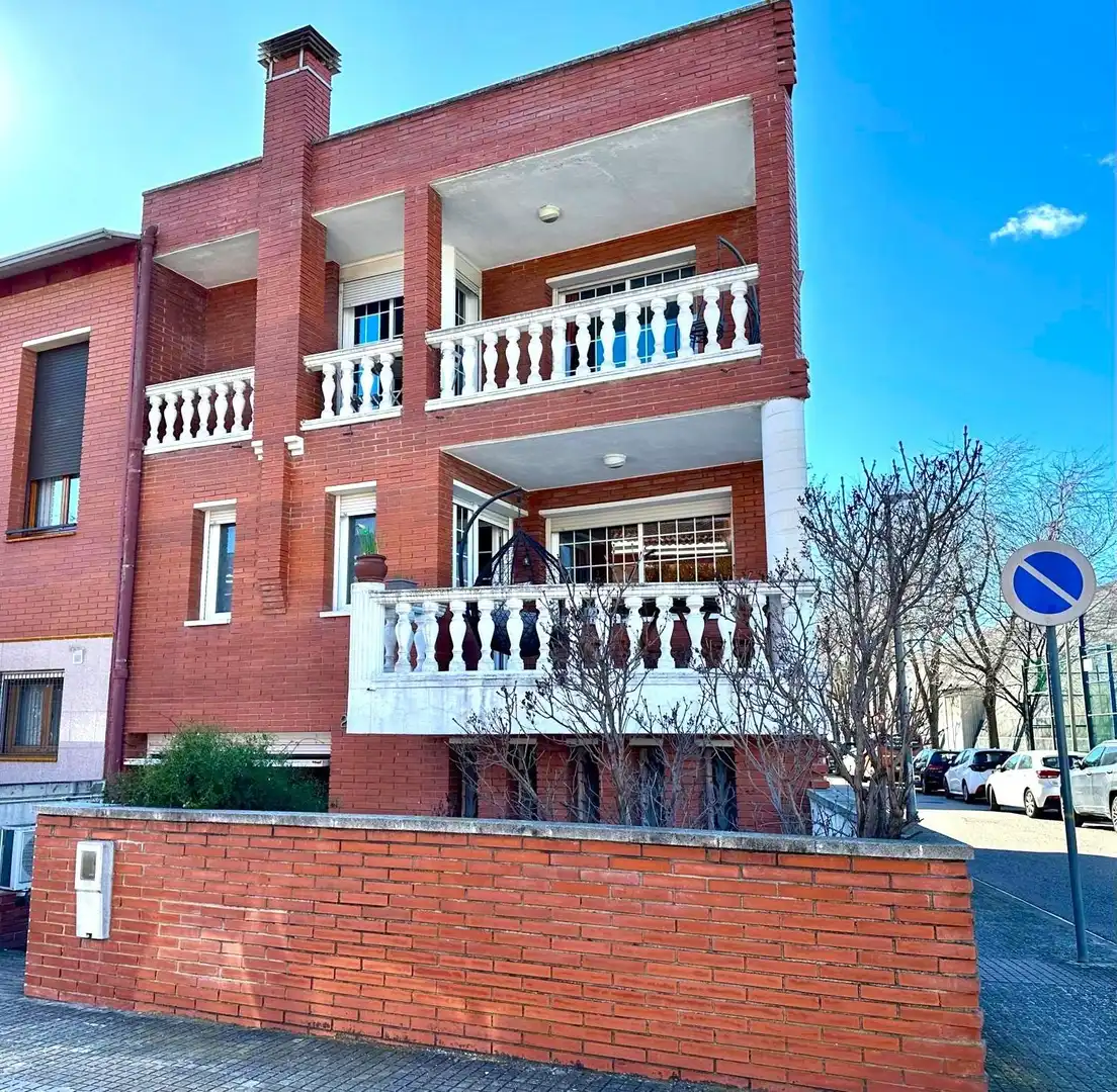 Vista exterior de Casa o chalet en venta en Granollers con Aire acondicionado, Calefacción y Jardín privado