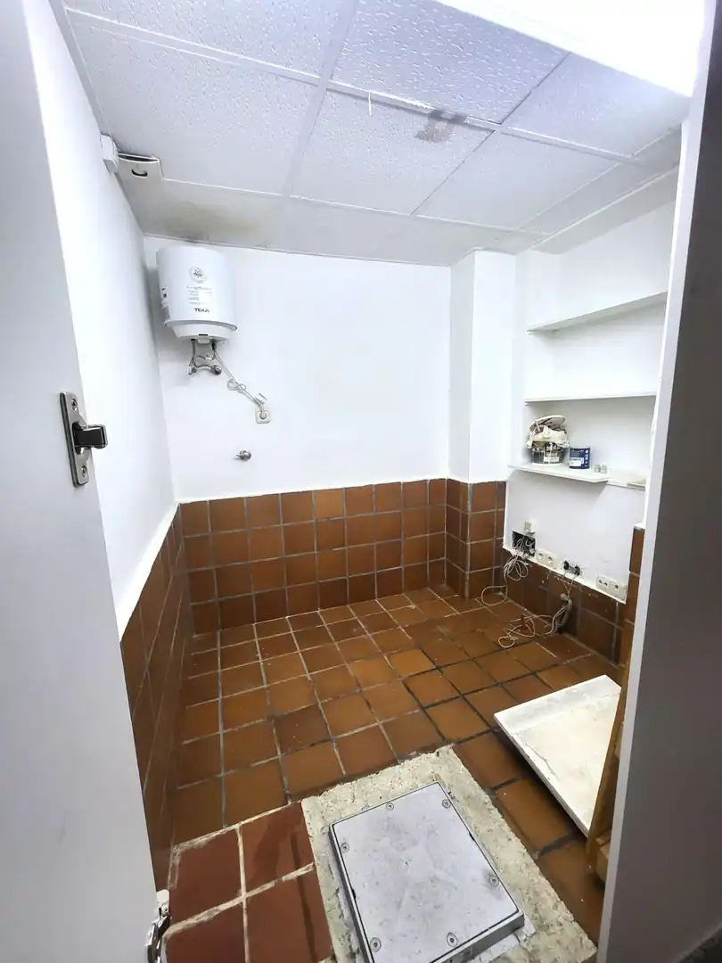 Badezimmer von Geschaftsraum zur Miete in León Capital  mit Klimaanlage