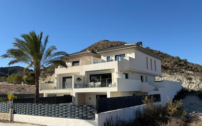 Vista exterior de Casa o xalet en venda en Monforte del Cid amb Aire condicionat, Terrassa i Piscina