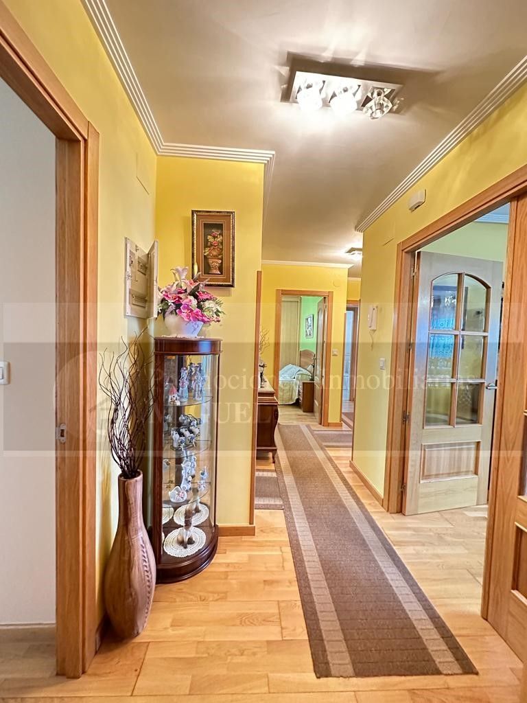 Piso en venta en Avenida de Laza