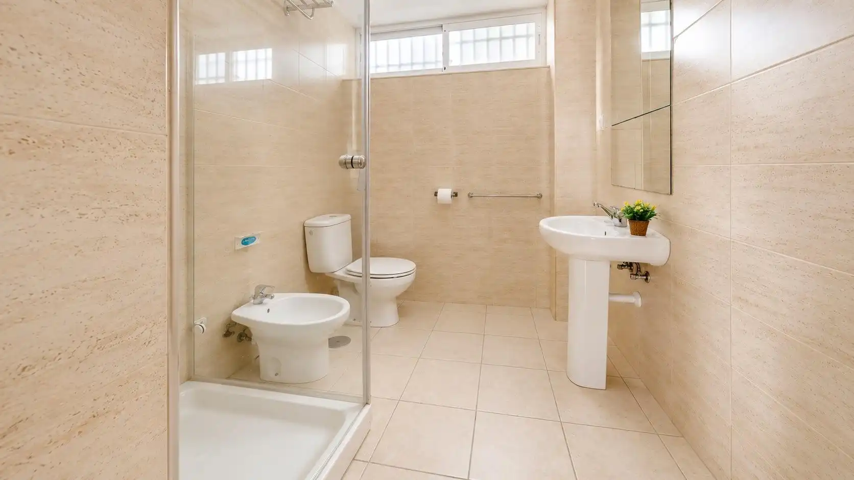 Bany de Pis de lloguer en Almería amb Aire condicionat, Calefacció i Jardí privat
