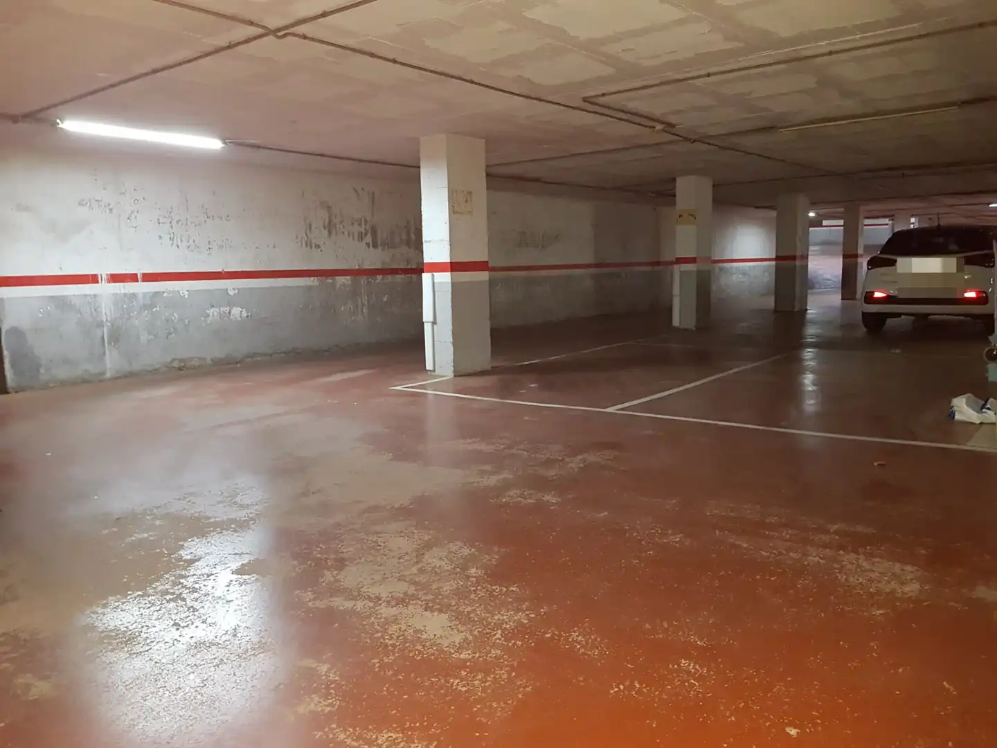 Motorradstellplatz mit Aufzug zur Miete in Carrer de l'Equador 3, imagen 3