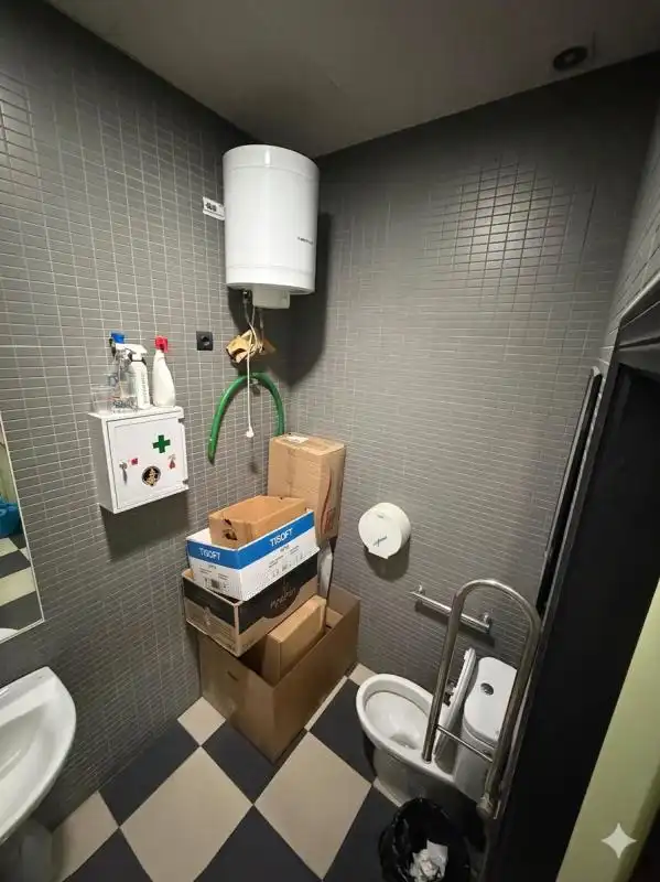 Bathroom of Commercial properties for sale in Sevilla  with Heating