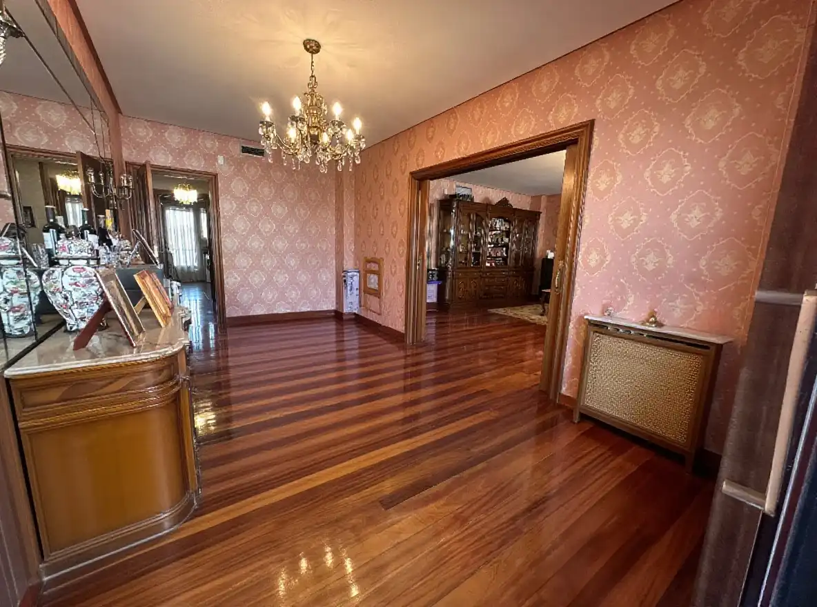 Comedor de Piso en venta en  Logroño con Calefacción, Parquet y Terraza