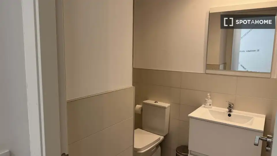 Baño de Piso de alquiler en Madrid con Aire acondicionado, Calefacción y Amueblado