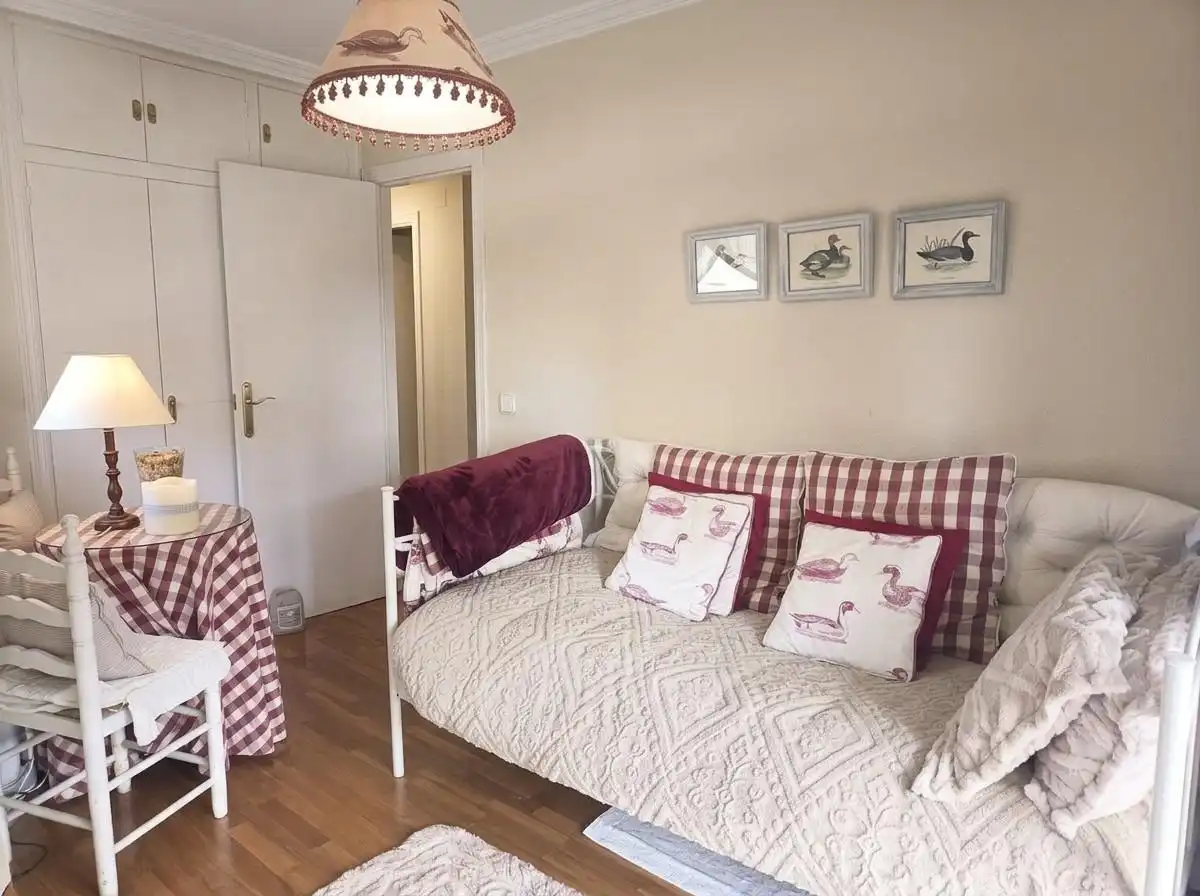 Habitación de Casa adosada en venta en Sant Joan d'Alacant con Jardín privado y Piscina comunitaria