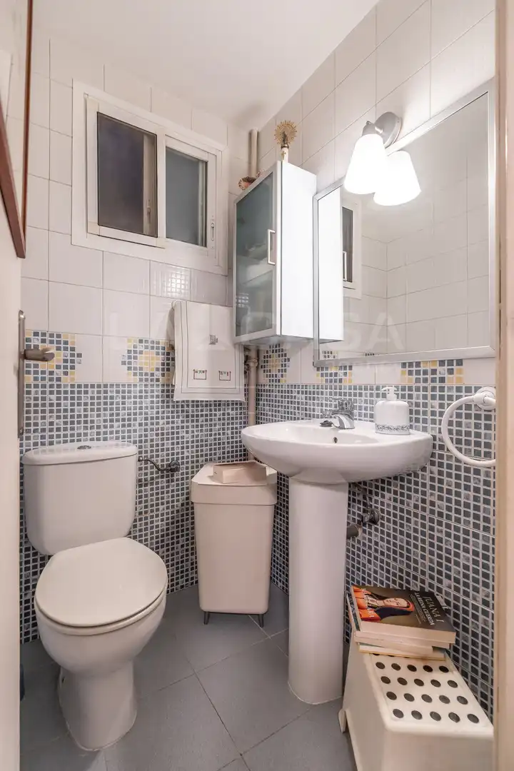 Baño de Piso en venta en Madrid con Calefacción y Trastero