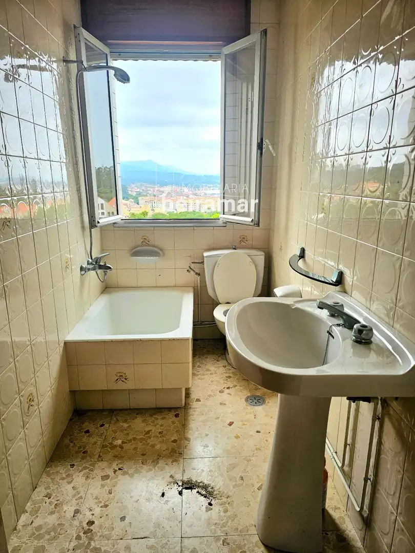 Baño de Piso en venta en Ribeira con Calefacción y Trastero