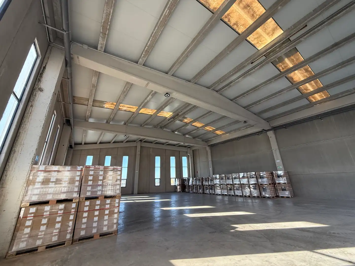 Außenansicht von Fabrikhallen zur Miete in Benissa