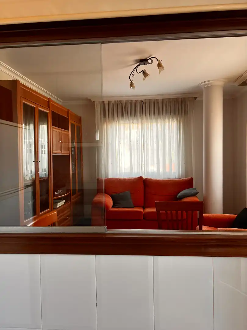 Sala d'estar de Apartament en venda en Baiona amb Calefacció, Parquet i Moblat