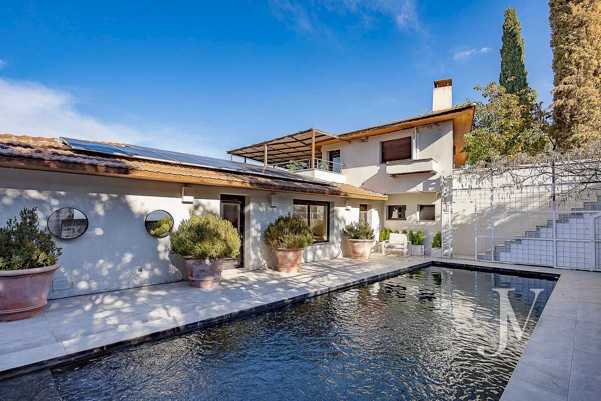 Swimming pool of House or chalet for sale in Ciudalcampo  with Air Conditioner, Heating and Private garden