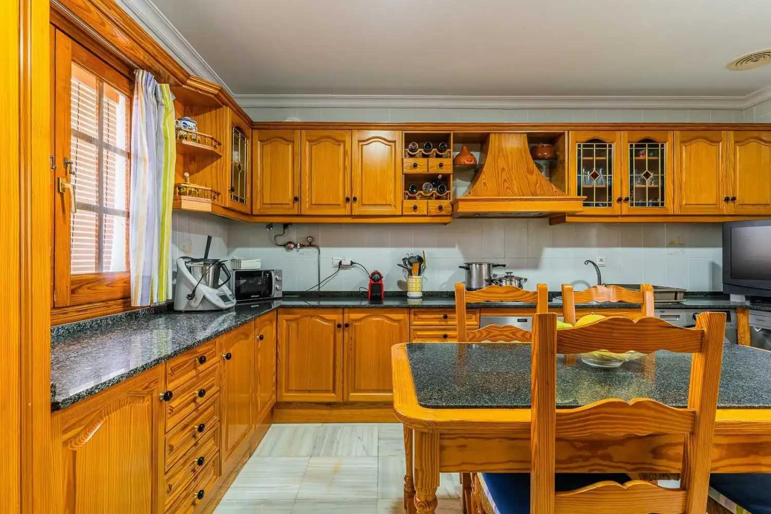 Kitchen of Houses for sale in Chiclana de la Frontera  with Air Conditioner, Private garden and Storage room