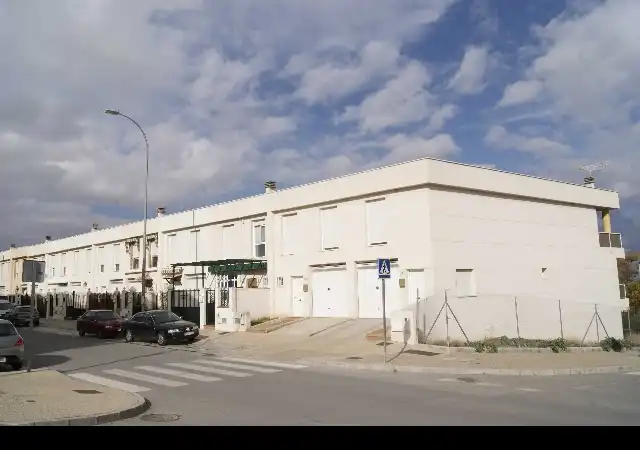 Locale commerciale in vendita a Zona de la Vega