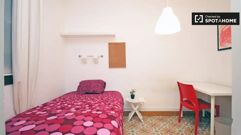 Bedroom of Flat for share in Barcelona  with Air Conditioner, Heating and Furnished