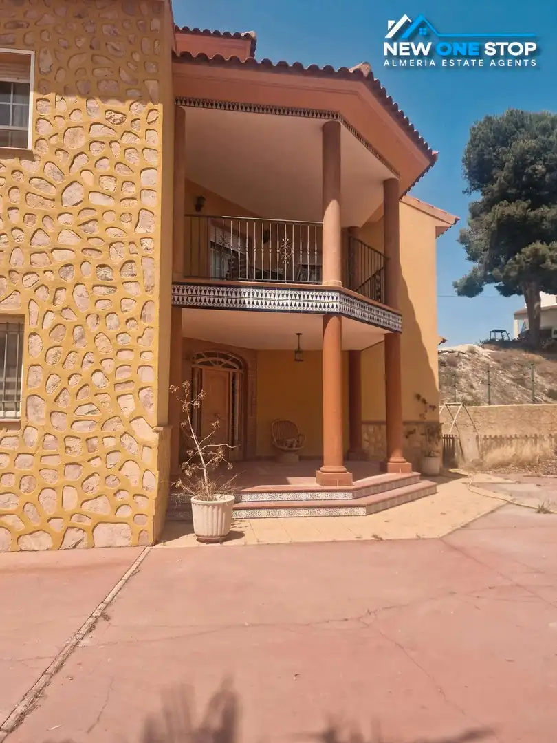 Casa adosada en venda en Cuevas del Almanzora amb Aire condicionat, Calefacció i Jardí privat