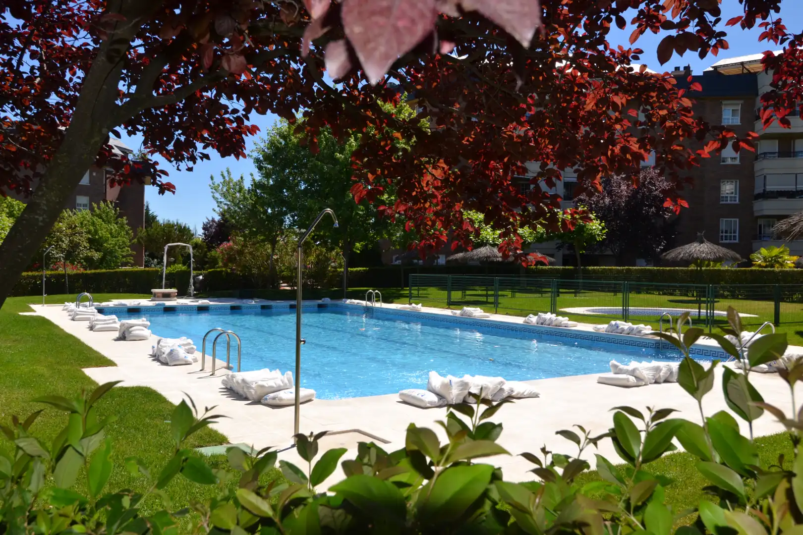 Piscina de Dúplex de lloguer en Majadahonda amb Aire condicionat, Calefacció i Terrassa