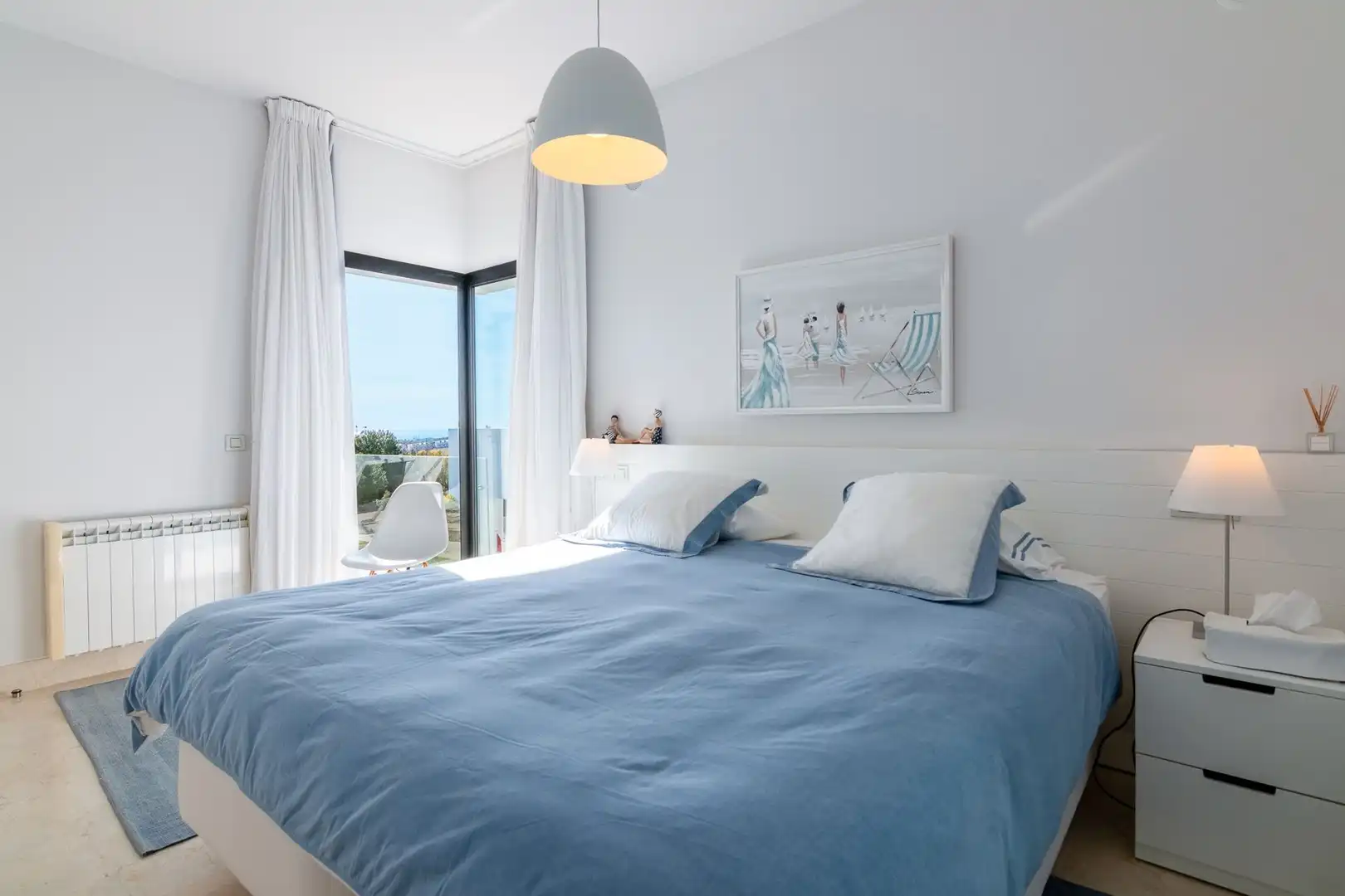 Dormitori de Casa o xalet de lloguer en Estepona amb Aire condicionat, Jardí privat i Terrassa