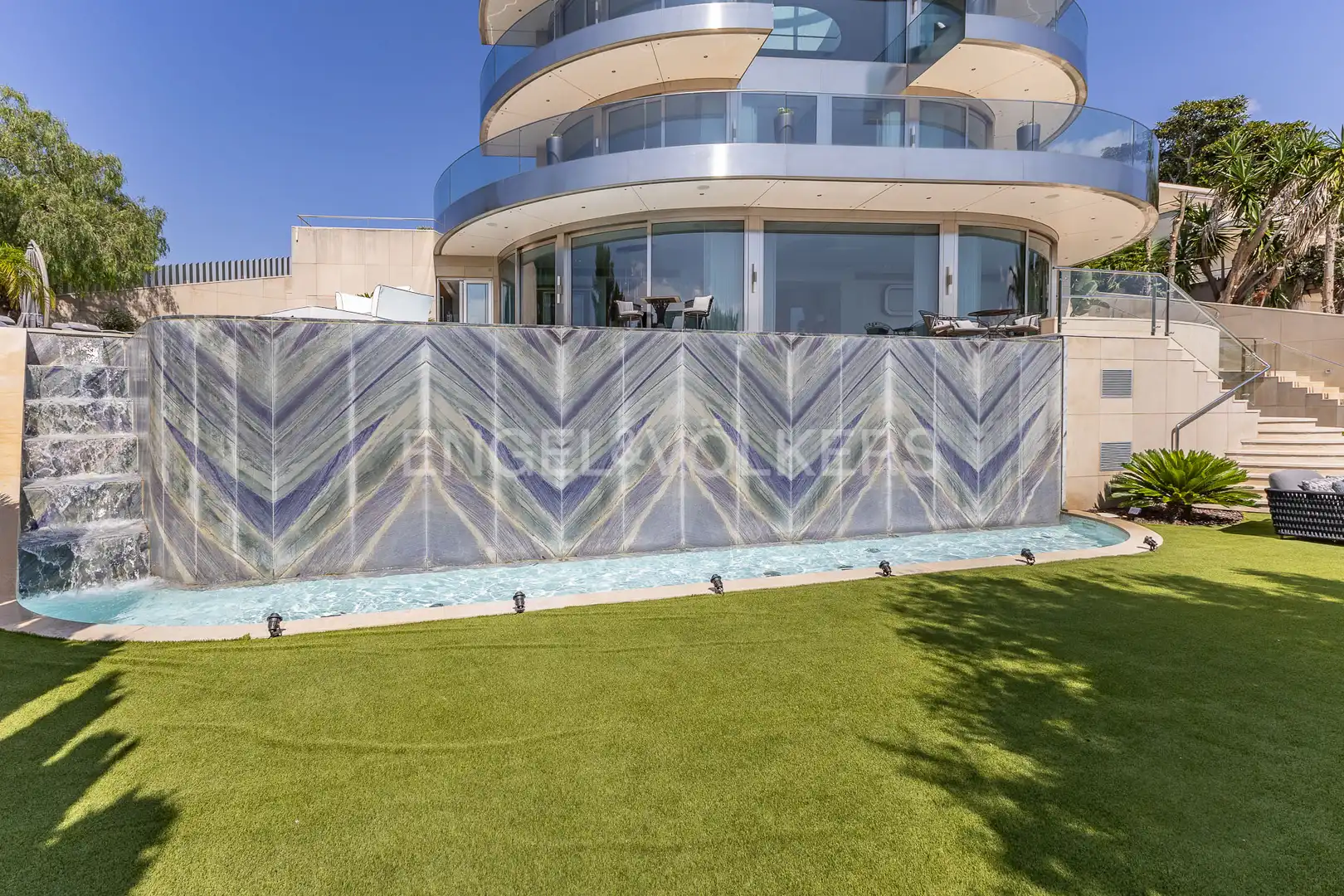 Vista exterior de Casa o xalet en venda en Sitges amb Aire condicionat, Calefacció i Jardí privat