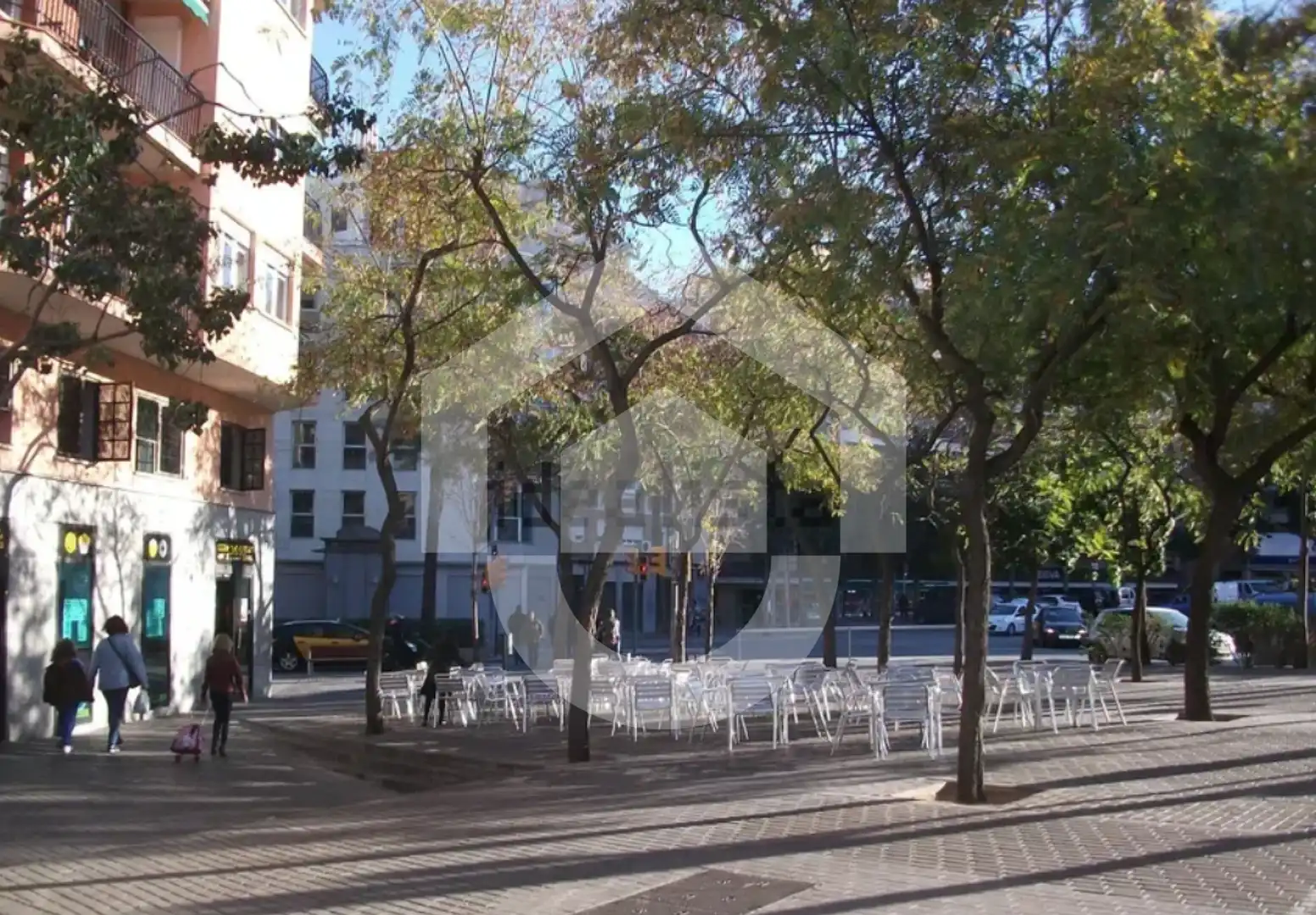 Vista exterior de Local en venda en Barcelona amb Moblat