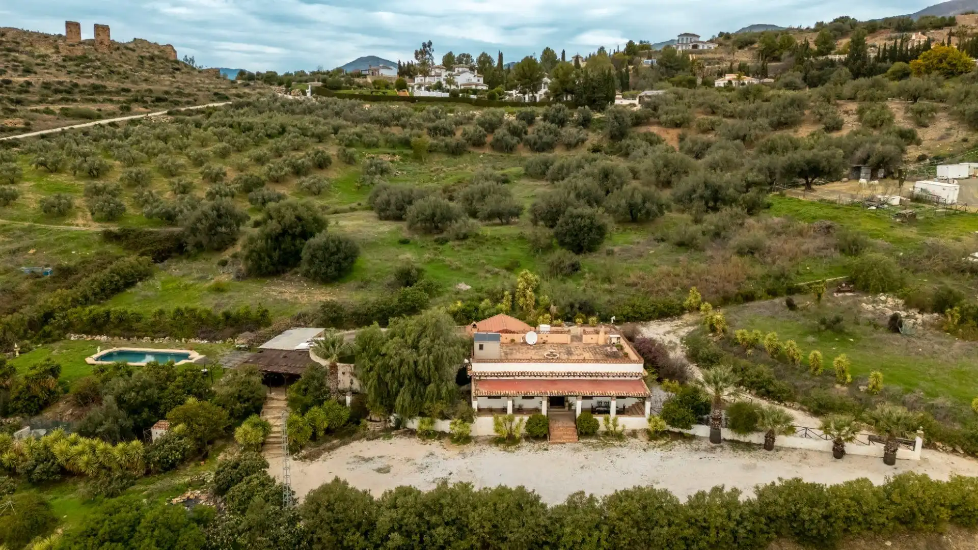 Vista exterior de Finca rústica en venta en Alcaucín con Jardín privado, Terraza y Piscina
