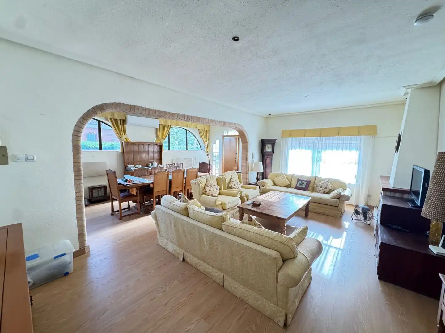 Sala d'estar de Casa o xalet en venda en Orihuela amb Aire condicionat i Jardí privat