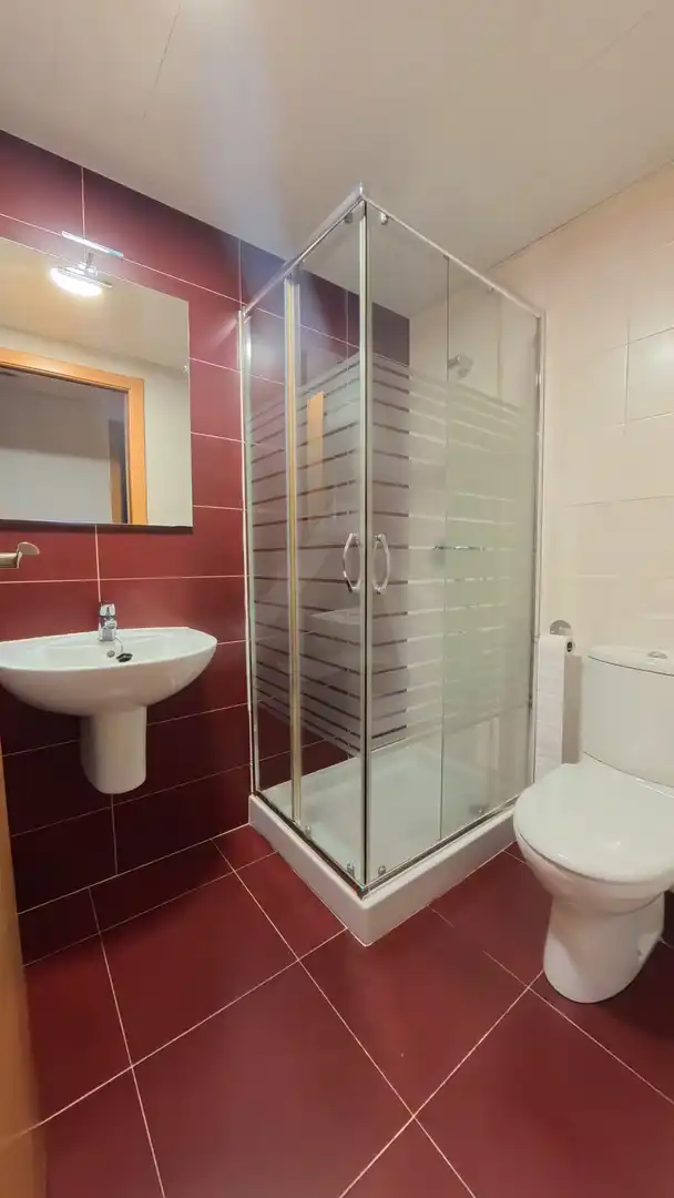 Baño de Piso en venta en Lardero con Calefacción, Jardín privado y Parquet