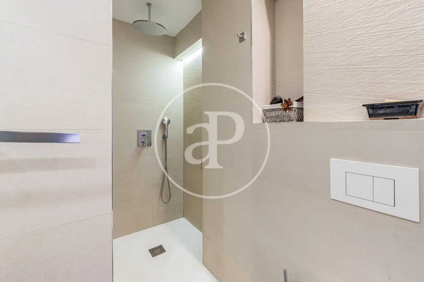 Baño de Piso en venta en Madrid con Aire acondicionado, Calefacción y Trastero