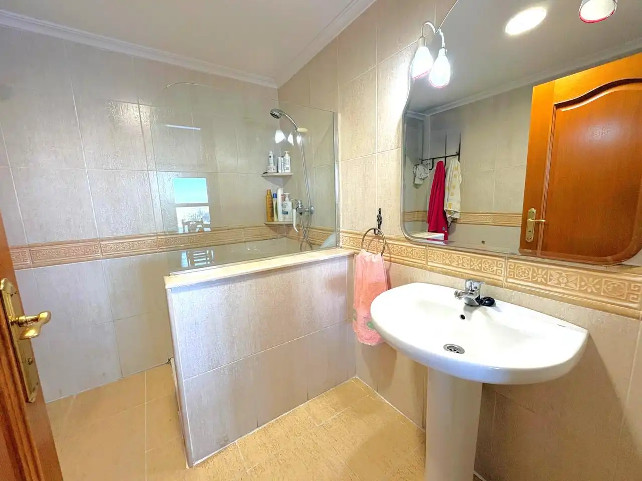 Baño de Casa o chalet en venta en Chiva con Aire acondicionado, Jardín privado y Terraza