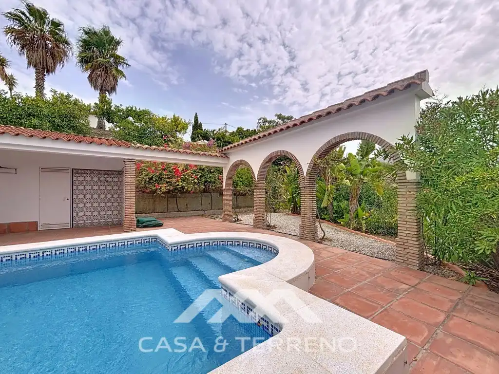 Vista exterior de Casa o xalet en venda en Canillas de Albaida amb Aire condicionat, Calefacció i Jardí privat