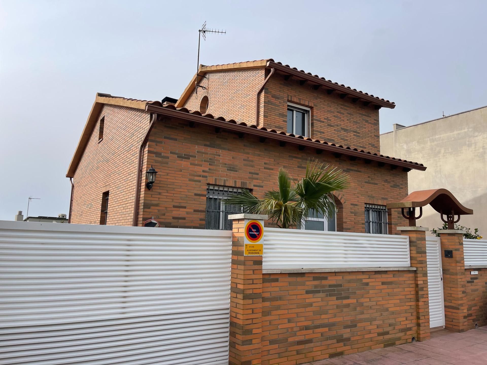 Vista exterior de Casa o xalet en venda en Rodonyà amb Calefacció, Jardí privat i Terrassa