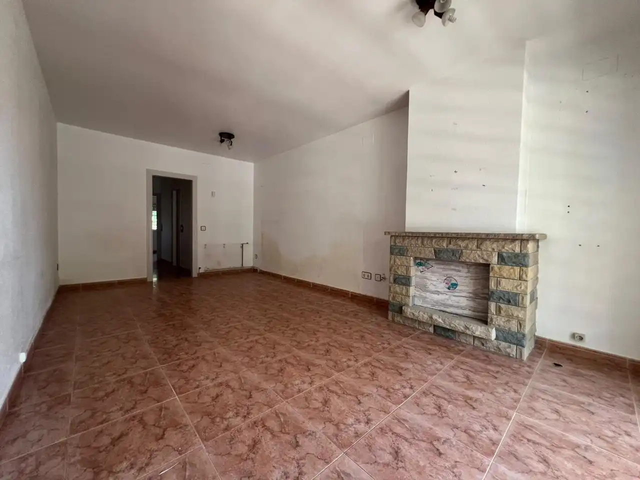 Sala d'estar de Casa o xalet en venda en Cunit amb Jardí privat i Terrassa
