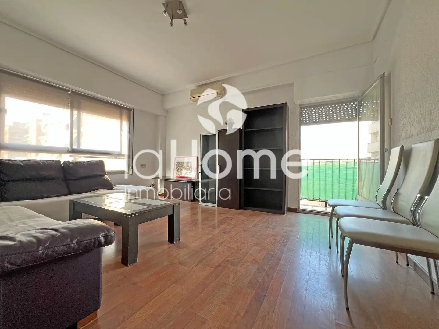 Living room of Flat for sale in Paterna  with Parquet flooring, Terrace and Storage room
