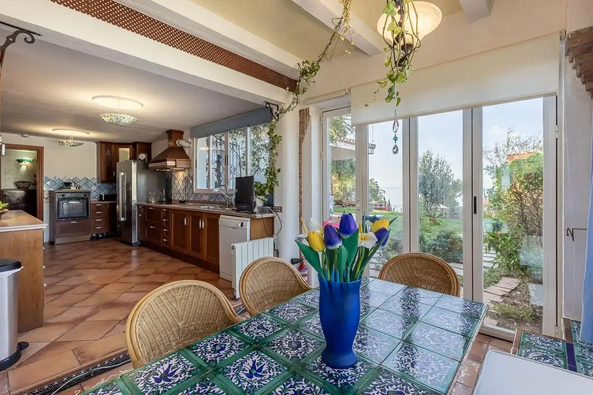 Comedor de Casa o chalet en venta en Almuñécar con Aire acondicionado, Calefacción y Jardín privado