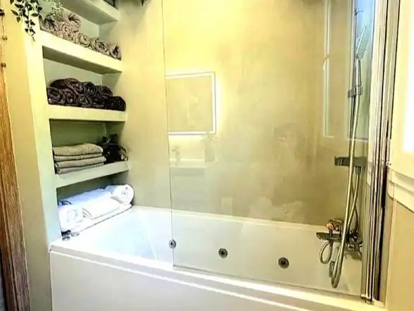 Bany de Pis en venda en Las Rozas de Valdearroyo  amb Terrassa, Piscina i Balcó