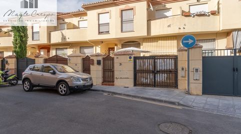Foto 2 de Casa adosada en venta en Ogíjares, Granada