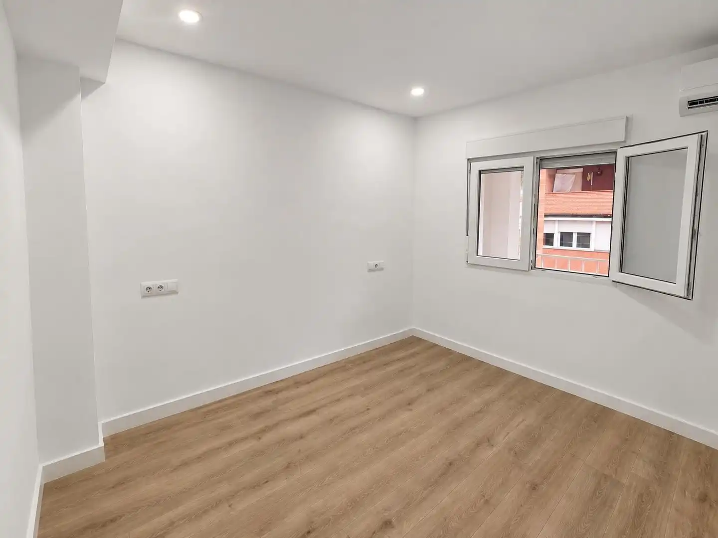 Schlafzimmer von Wohnung zum Verkauf in Latina