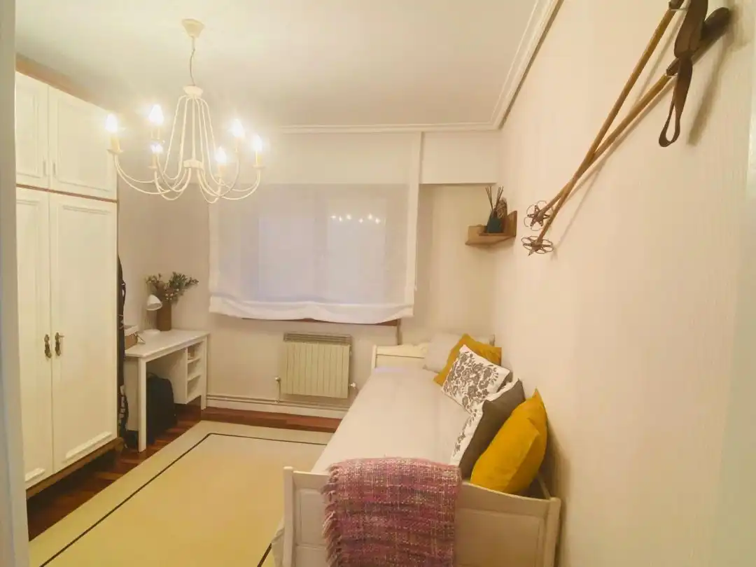 Habitación de Piso de alquiler en Ezcaray con Calefacción, Terraza y Balcón