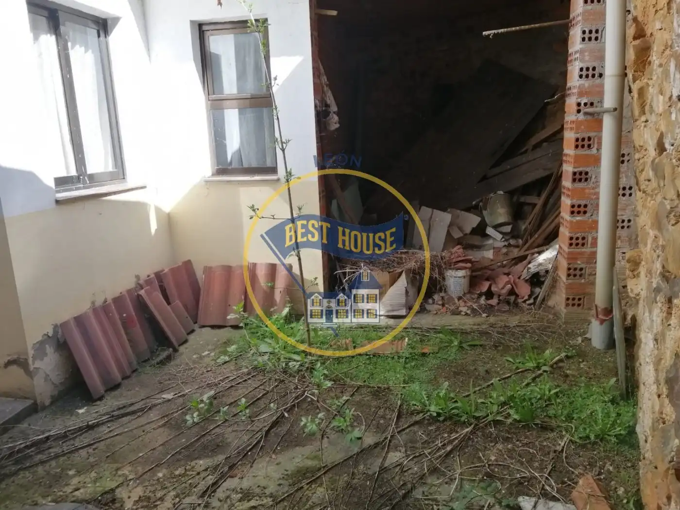 Casa o xalet en venda en Rioseco de Tapia amb Traster i Balcó