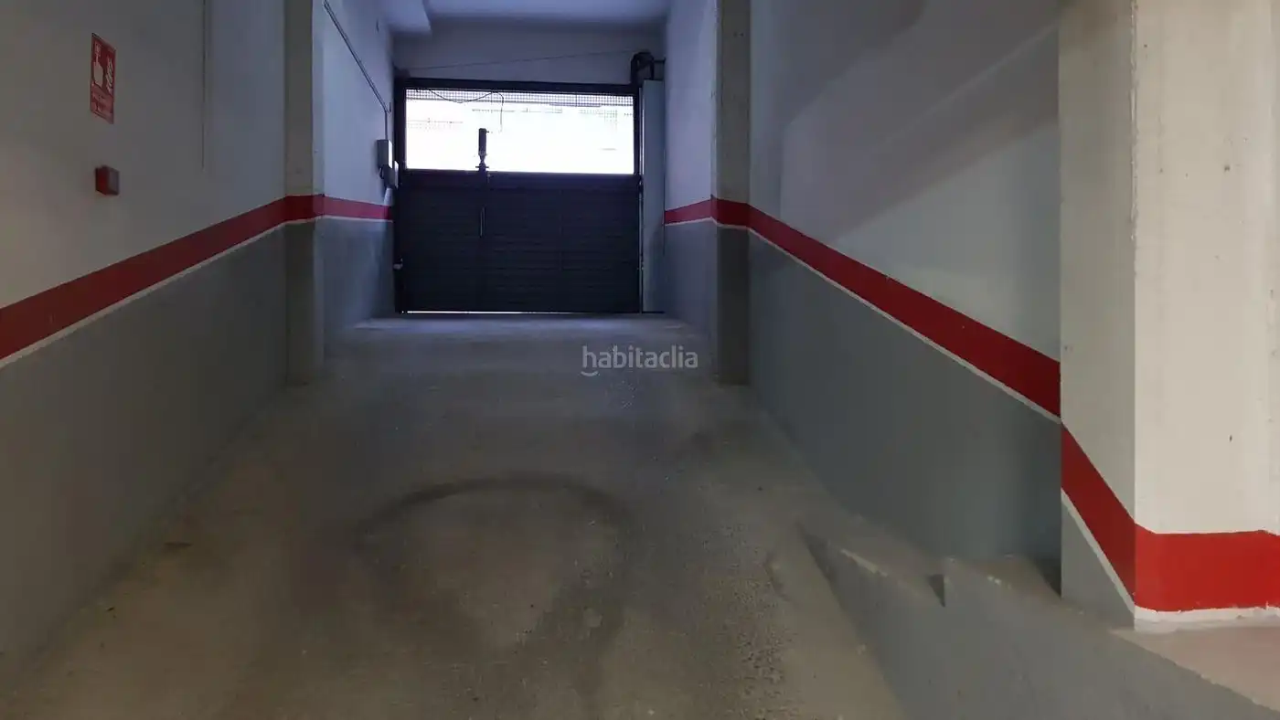 Motorbike to rent in Carrer Juan Sebastián Elcano 9, imagen 6