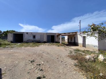 Casa rústica amb jardí en venda a Polígono Poligono