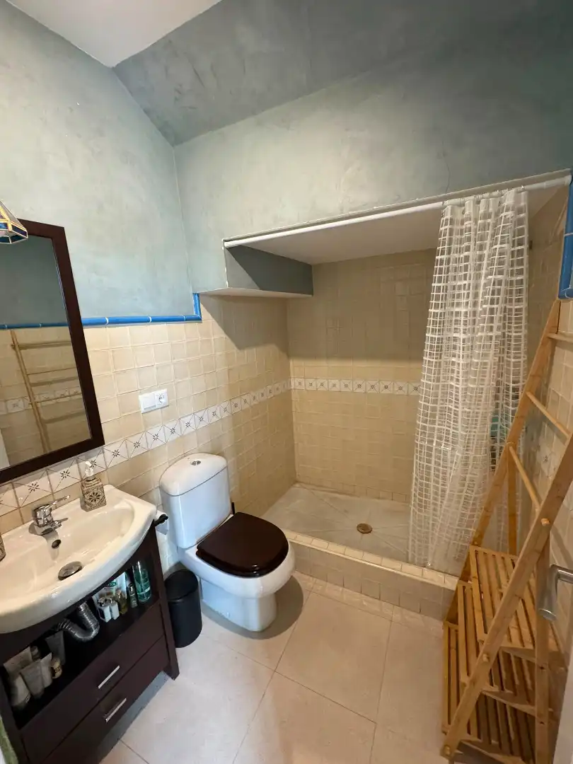 Badezimmer von Haus oder Chalet zur Miete in Sevilla mit Klimaanlage, Parkett und Terrasse