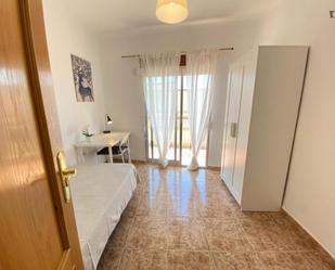 Dormitori de Apartament per a compartir en  Madrid Capital amb Balcó