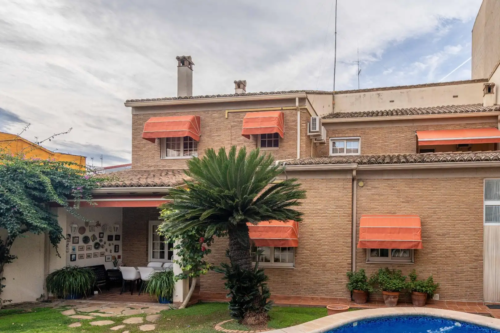 Vista exterior de Casa o xalet en venda en Canals amb Aire condicionat, Calefacció i Jardí privat