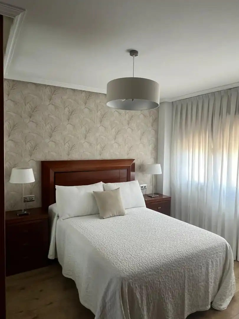 Habitación de Apartamento de alquiler en Oviedo  con Calefacción y Amueblado