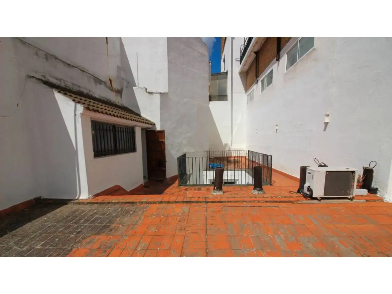 Exterior view of Houses for sale in Sevilla  with Air Conditioner, Heating and Terrace