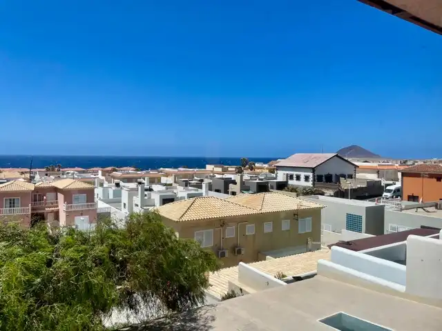 Vista exterior de Casa adosada en venda en Granadilla de Abona amb Jardí privat, Terrassa i Piscina