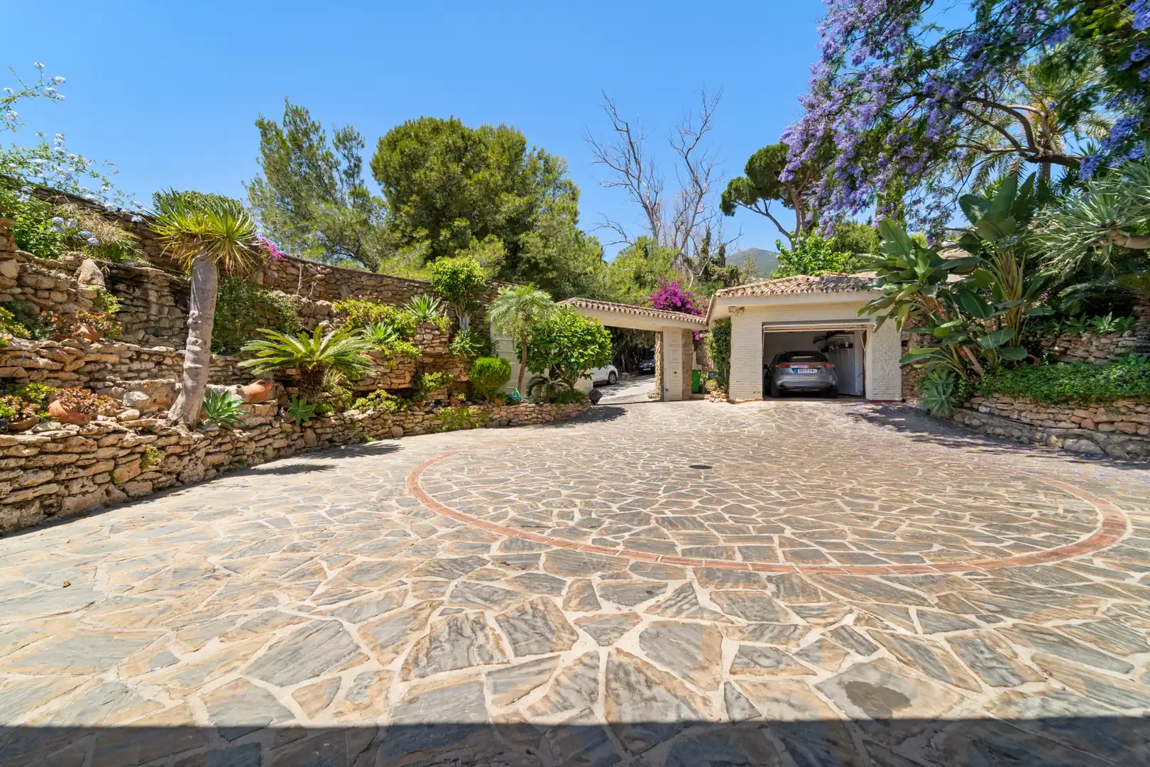 Vista exterior de Casa o xalet en venda en Benalmádena amb Aire condicionat, Calefacció i Jardí privat